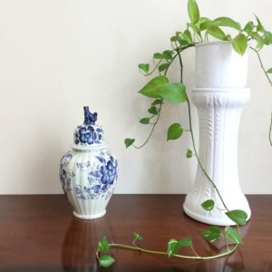 Delft stiliaus keraminė vaza