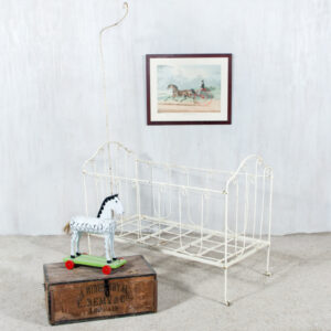 Antikvarinė metalinė lovytė