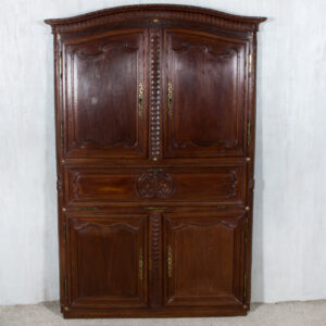 Senovinės tamsios sieninės durys