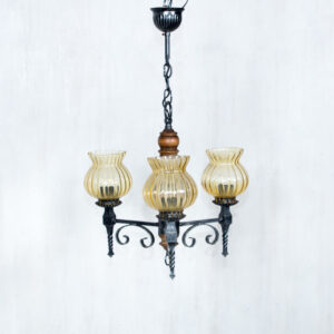 Kaltinio metalo šviestuvas