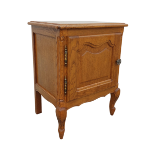 Louis XV stiliaus spintelė