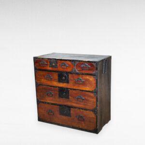 Tradicinė japoniška komoda