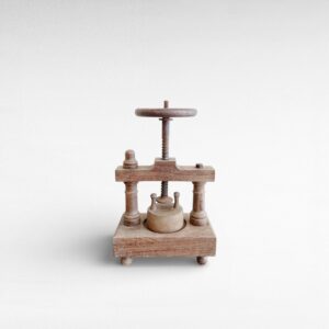 Antikvarinis medinis spaudimo presas