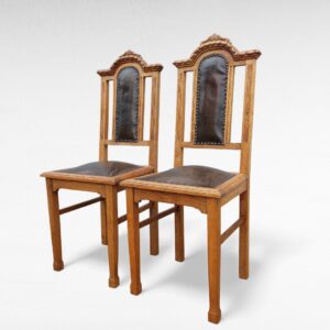 Ąžuolinės tarpukario valgomojo kėdės, gamintos apie 1910–1930 m.