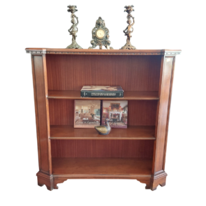 REZERVUOTA Knygų lentyna