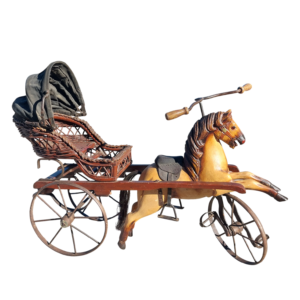 Antikvarinis medinis arkliukas su karieta