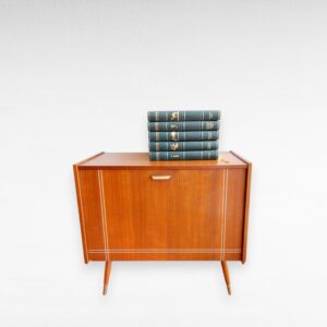 Vintažinė batų spintelė