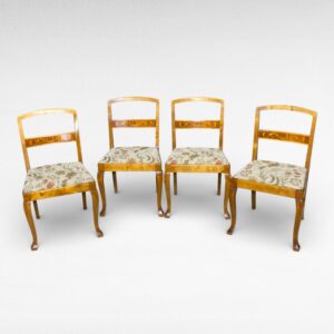 keturios Kėdės su dekoruotu atlošu