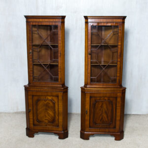 Angliško stiliaus kampinė indauja