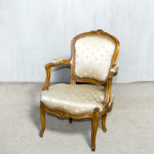 Louis stiliaus krėslas