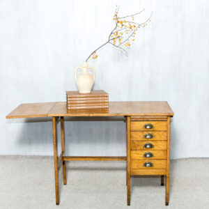 REZERVUOTA Rašomasis staliukas