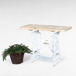 Siuvimo mašinos staliukas