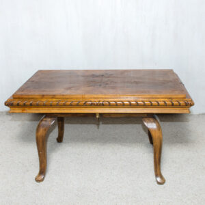 išskleidžiamas medinis stalas