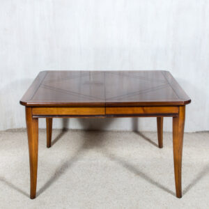 REZERVUOTA Kvadrato formos valgomojo stalas