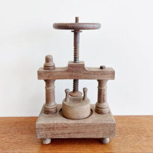 Senovinis medinis spaudimo presas