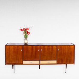 Vintažinė ilga komoda