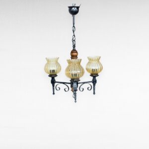 Kaltinio metalo šviestuvas